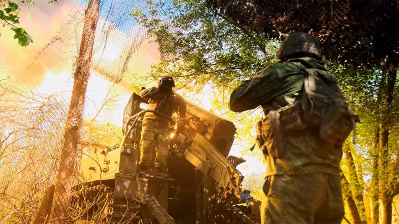 Nhờ vào những cuộc phản công mang tính tự sát này, Quân đội Ukraine đã đạt được một số thành công lớn ở một số khu vực. Đầu tiên, quân Ukraine đã giành lại một vùng rộng lớn ở phía đông nam Cherkasy Porechnoye. Cuộc phản công vẫn chưa đạt đến mức như phía Nga đã dự đoán. Ảnh: Bộ Quốc phòng Nga.