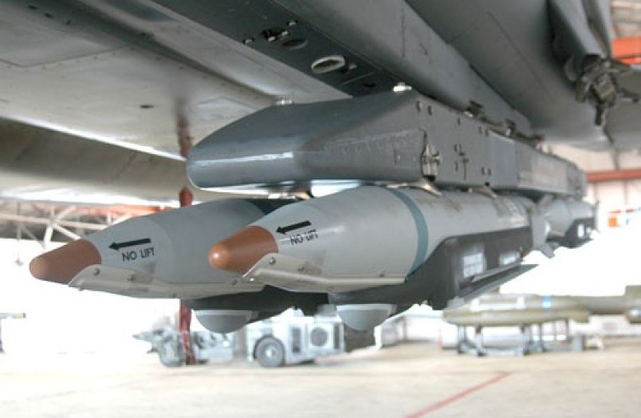 Vào cuối tháng 9/2024, xuất hiện thông tin cho biết Mỹ đã đặt hàng sản xuất thêm nhiều quả bom đường kính nhỏ GBU-39 SDB mới cho lực lượng không quân của mình và cung cấp cả cho đối tác nước ngoài, danh sách trên bao gồm cả Ukraine.