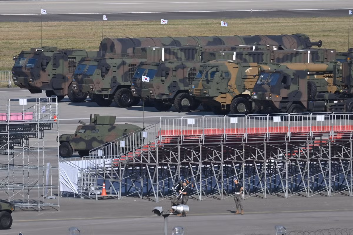 Việc công khai những tên lửa này phù hợp với khoản đầu tư chiến lược của Hàn Quốc vào "Hệ thống phòng thủ 3K", một chiến lược phòng thủ nhiều lớp được thiết kế để ngăn chặn và ứng phó với các mối đe dọa tên lửa của Triều Tiên. Hệ thống 3K bao gồm: Hệ thống tấn công phủ đầu "Kill Chain", hệ thống phòng thủ tên lửa và phòng không (KAMD) và Kế hoạch trừng phạt và trả đũa hàng loạt (KMPR).