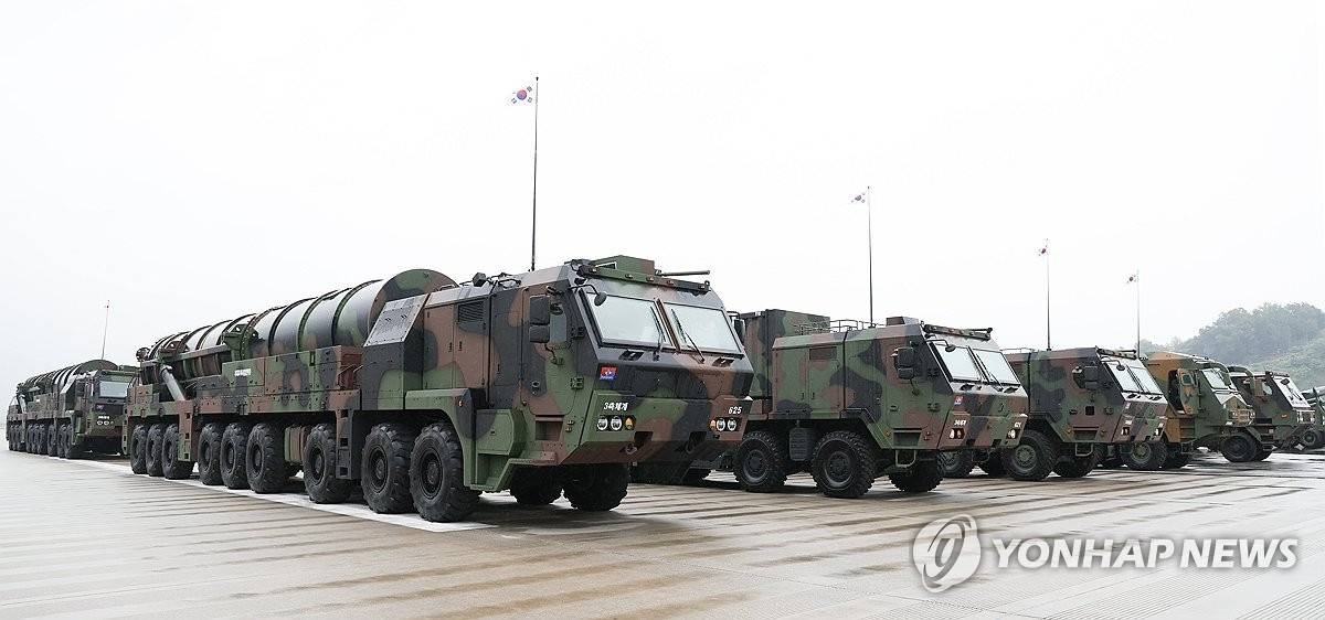 Vào đầu năm 2024, Hàn Quốc tuyên bố họ đã thử nghiệm thành công tên lửa Hyunmoo-V. Thông tin về các cuộc thử nghiệm tên lửa thường được tiết lộ thông qua các thông báo của ngành hàng không, là các văn bản được ban hành để đảm bảo an toàn không phận trong các hoạt động liên quan đến tên lửa.