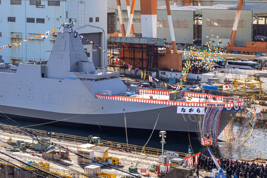 Theo Lực lượng Phòng vệ Hàng hải Nhật Bản, lễ đặt tên và hạ thủy chính thức đối với con tàu diễn ra vào ngày 19/12/2024 tại Nhà máy đóng tàu Mitsubishi Nagasaki, nơi cũng chế tạo các khinh hạm loại này.