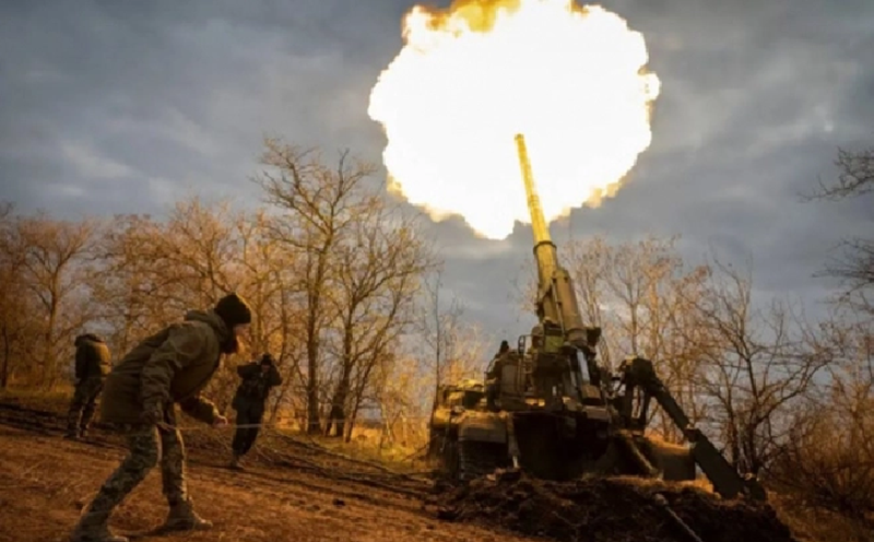 Hiện tại, Quân đội Nga đang dốc toàn lực bao vây làng Sontsovka, chỉ cần chiếm được ngôi làng này, vòng vây phía bắc sẽ bị đóng lại. Quân đội Ukraine trong vòng vây này đang tập trung lực lượng rất cao, ít nhất có 10 tiểu đoàn, điều này có nghĩa là ngay cả khi Quân đội Ukraine ở phía bắc bắt đầu chạy trốn từ bây giờ, họ sẽ chịu thiệt hại lớn dưới sự bao vây hỏa lực của Quân đội Nga. Ảnh: Reuters.