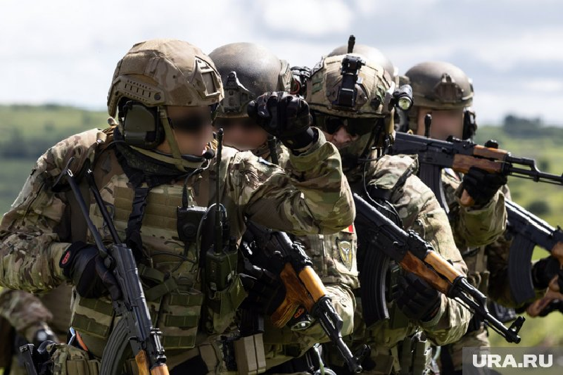 Chuyên gia tình báo quân sự Pháp Fabrice Riber cho biết, do tình trạng thiếu hụt binh sĩ trầm trọng, Bộ chỉ huy Quân đội Ukraine đã bắt đầu sử dụng ngày càng nhiều lính đánh thuê nước ngoài để lấp đầy chiến tuyến, đưa họ ra tiền tuyến tham gia các nhiệm vụ chiến đấu trực tiếp. Ảnh: Ura.ru.