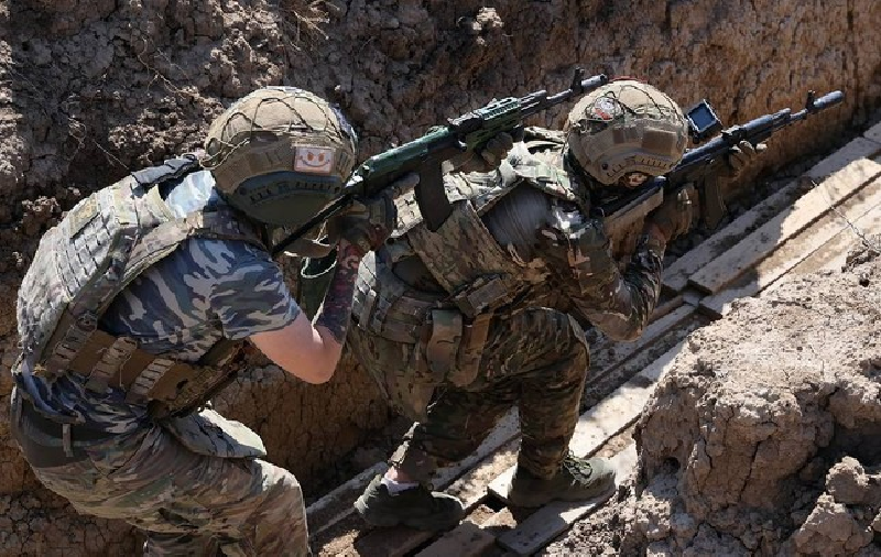 Kế hoạch của Quân đội Nga là trước tiên chiếm được Kurakhove, sau đó từ đây tiến hành bao vây thành phố Pokrovsk. Điều này khiến Quân đội Ukraine tại thành phố Pokrovsk hy vọng rằng lực lượng Ukraine ở Kurakhove có thể ngăn chặn hoặc làm chậm bước tiến của Quân đội Nga. Ảnh: TASS.