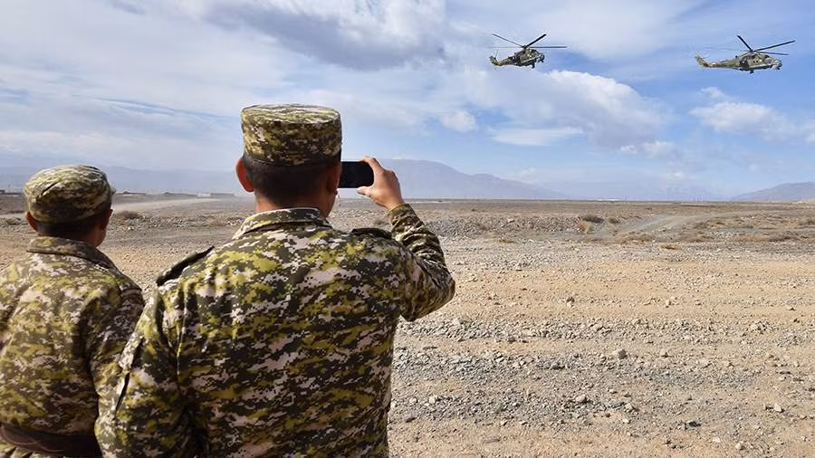 Trung tướng Valery Gorbenko cho biết, máy bay chỉ hạ cánh tại các sân bay tiền tuyến để tiếp nhiên liệu và trang bị vũ khí, sau đó nhanh chóng quay trở lại nhiệm vụ. Sự thay đổi này ảnh hưởng tới toàn bộ lực lượng vũ trang, đặc biệt là Không quân và Hải quân Nga.