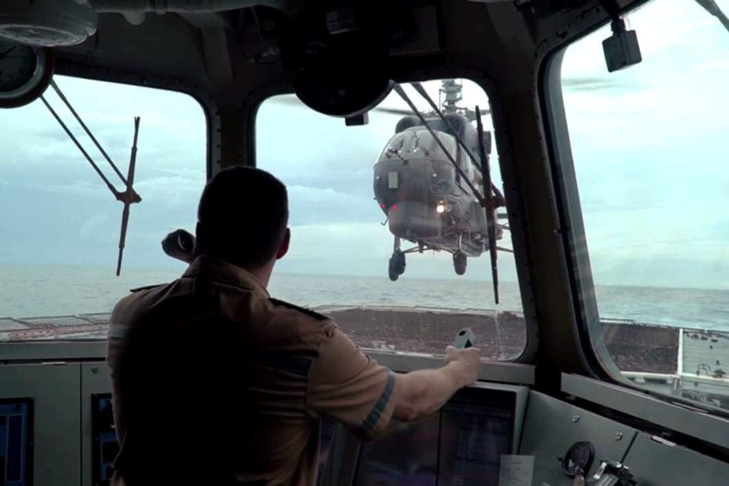 Trong quá trình tiến hành chiến dịch quân sự đặc biệt, lực lượng trực thăng cũng phát triển các kỹ năng mới để đối phó với các drone cảm tử tấn công. Các phi công phải tập trung vào thao tác cơ động, tận dụng tốc độ và sử dụng các hệ thống tác chiến điện tử để chống lại các thiết bị không người lái.