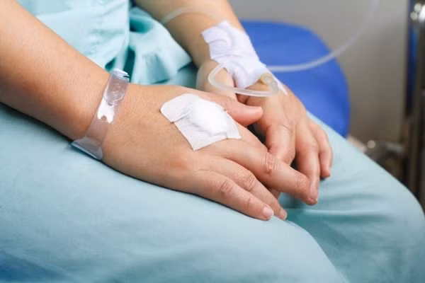 Ban đầu, chương trình hoạt động trơn tru, tiền gốc và lãi đều được trả đầy đủ, tạo nên lòng tin vững chắc cho các nạn nhân. Tuy nhiên, dấu hiệu bất thường xuất hiện vào cuối tháng 11/2023 khi việc trả tiền bắt đầu chậm trễ.