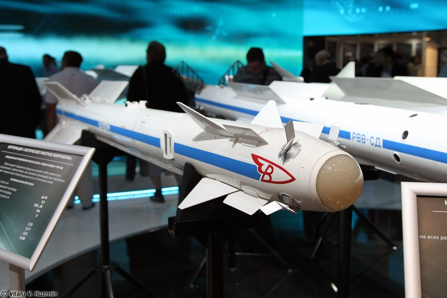 Một binh sĩ Quân đội Ukraine giấu tên đã cho biết như vậy và nói thêm: "Ngay sau khi khai hỏa tên lửa R-73, bạn có thể nhanh chóng di chuyển khỏi vị trí của mình để tránh bị đáp trả".