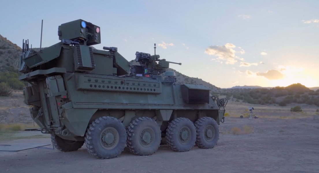 Ngoài tia laser, hệ thống này còn được trang bị pháo XN914 30 mm của Northrop Grumman lắp trên module R400 điều khiển từ xa. Tên lửa dẫn đường 70 mm APKWS 2 do BAE Systems sản xuất, lắp trên bệ phóng Arnold Defense, được sử dụng để tấn công tầm xa hơn.