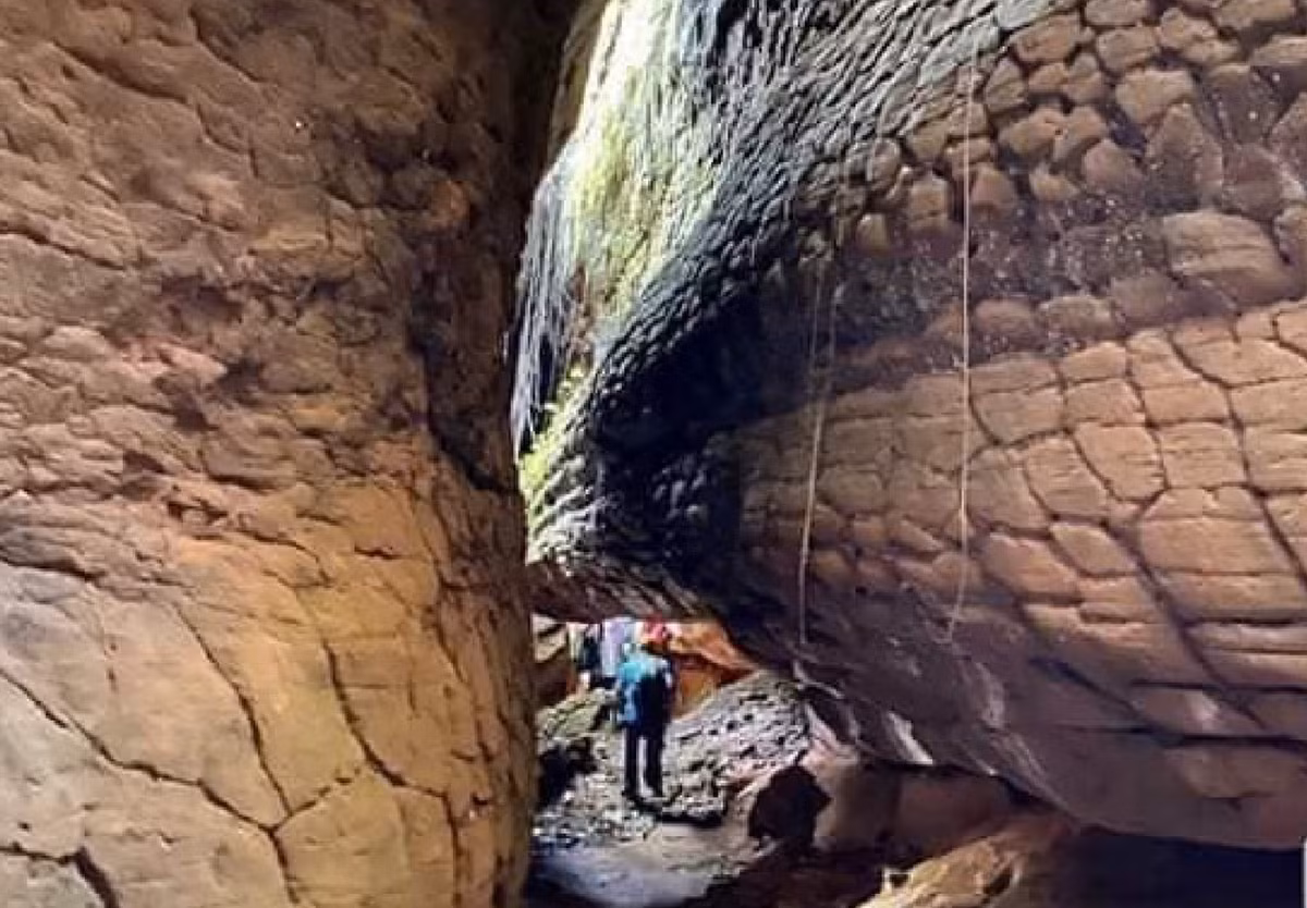 Tuy nhiên, khi đến đây, du khách cần lưu ý tôn trọng không gian linh thiêng và tránh xâm phạm những khu vực cấm. Người dân địa phương khuyến khích du khách nên đi cùng các hướng dẫn viên địa phương, để được giới thiệu về truyền thuyết và hướng dẫn cách tham gia vào các nghi lễ một cách đúng đắn và trang trọng.