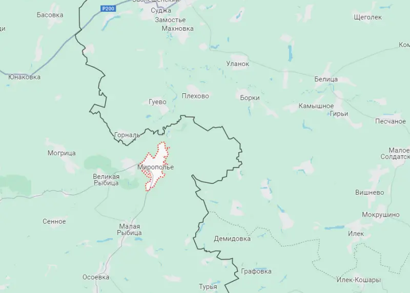 Miropol là một ngôi làng rất lớn với cơ sở hạ tầng hậu cần được xây dựng hoàn chỉnh, bao gồm một con đường nhựa dẫn sâu vào vùng Sumy. Chỉ cần Quân đội Nga chiếm được làng này, họ có thể tiến sâu vào vùng Sumy dọc theo tuyến đường và có cơ hội vượt qua sông Psel, từ phía sau bao vây Quân đội Ukraine đang đóng tại Kursk qua hướng Sumy. Nếu điều này xảy ra, quân Ukraine sẽ buộc phải rút lực lượng để ứng cứu. Ảnh: Topwar.