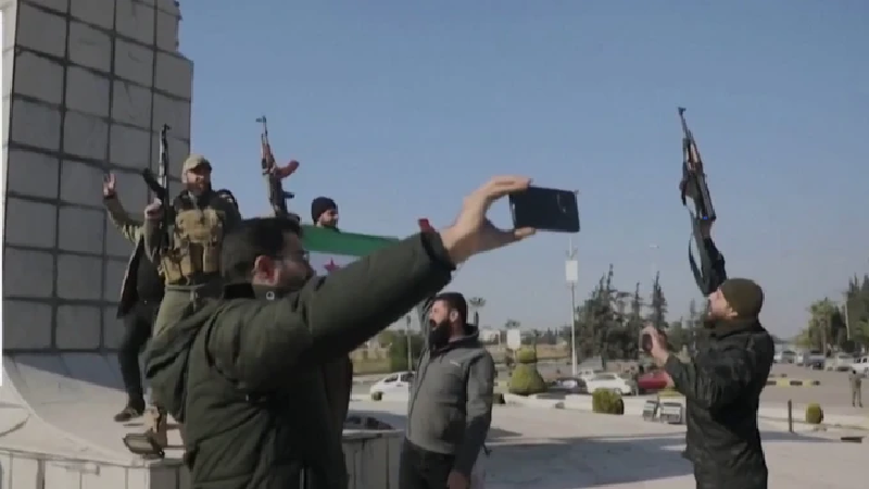 Ngoài ra, quân nổi dậy còn chiếm giữ hàng chục cộng đồng dân cư tại tỉnh Idlib và các khu vực xa hơn về phía nam thuộc Hama. Nếu quân nổi dậy tiếp tục tiến xuống phía nam, thậm chí họ có thể đe dọa căn cứ hải quân và không quân của Nga tại Syria. Ảnh: NBC.