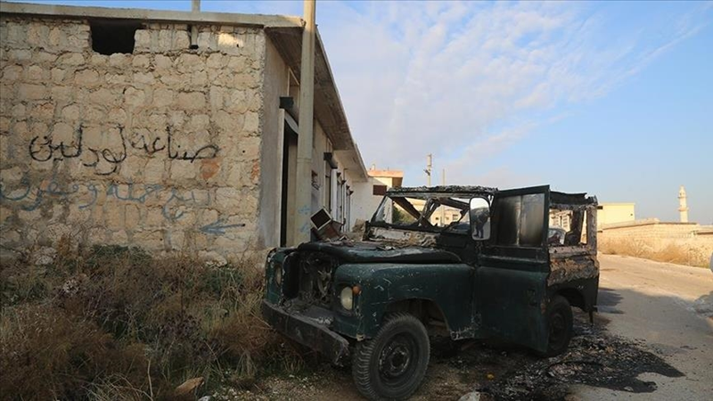 Cuộc tấn công đầu tiên diễn ra ở vùng Bukamal, hai lần tiếp theo xảy ra ở Mayadin, gây tổn thất nghiêm trọng cho lực lượng viện trợ này: nhiều thiết bị bị phá hủy và hàng chục người chết hoặc bị thương. Theo nguồn tin, đoàn xe đã chịu thiệt hại nặng nề, điều này có thể ảnh hưởng lớn đến khả năng chiến đấu của lực lượng này. Ảnh: Anadolu Agency.