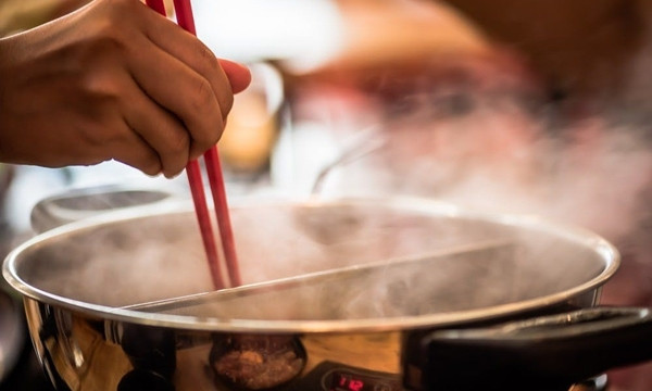 Luật pháp Trung Quốc đã ban hành lệnh cấm nghiêm ngặt đối với việc sử dụng "dầu nước bọt" trong chế biến thực phẩm, xem nó như một loại nguyên liệu phi thực phẩm độc hại, có thể gây nguy hiểm đến sức khỏe người tiêu dùng.