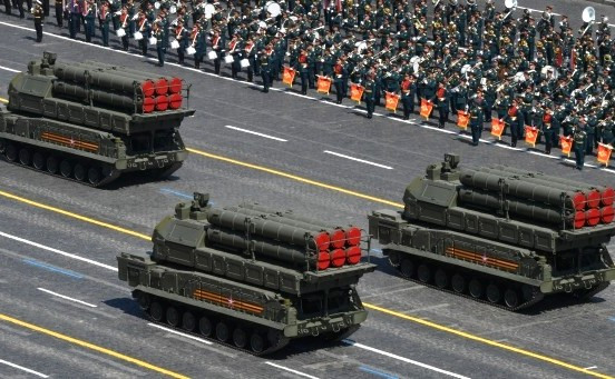 Với công nghệ radar, tên lửa và hệ thống chỉ huy tiên tiến, Buk-M3 tạo thành một mạng lưới phòng không linh hoạt và có sức mạnh hủy diệt cao. Điểm nhấn của hệ thống là bệ phóng 9A317M tiên tiến, được trang bị 6 tên lửa 9M317M sẵn sàng khai hỏa. Các tên lửa này sử dụng công nghệ dẫn đường radar chủ động, cho phép đánh trúng mục tiêu với độ chính xác cao và xử lý nhiều mục tiêu cùng lúc.