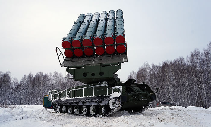 Hệ thống này còn sử dụng dữ liệu từ nhiều nguồn, bao gồm radar mặt đất, hệ thống cảnh báo sớm trên không và vệ tinh, tạo ra mạng lưới phát hiện toàn diện, khiến các máy bay tàng hình khó xâm nhập không phận.