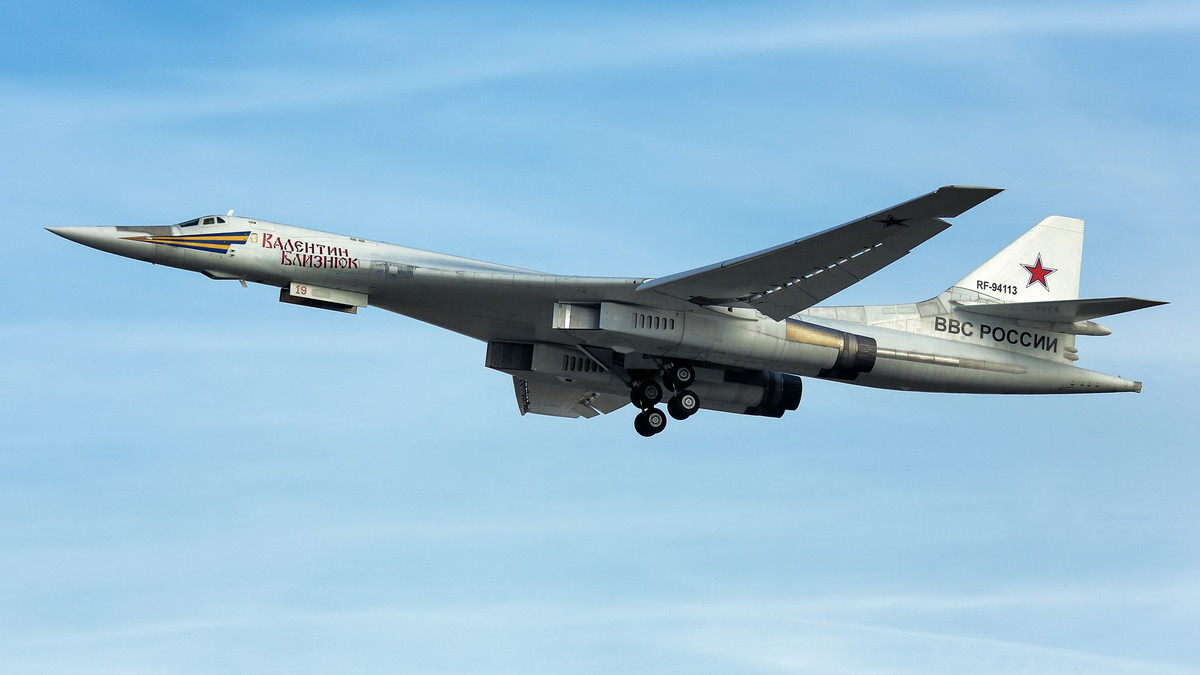 Các pod nhiễu chủ động và thiết bị thả flares, chaff giúp Tu-160M xuyên thủng phòng không đối phương, tăng cường khả năng sống sót. Ảnh: Wikipedia.