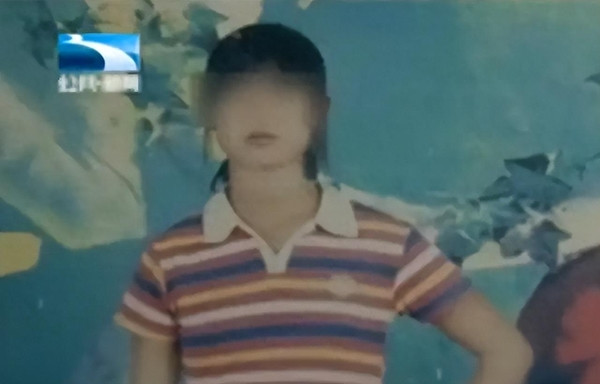 Bi kịch lên đến đỉnh điểm khi Tiểu Hoa phát hiện mình mang thai. Hoảng sợ và không biết làm gì, cô cầu cứu Trần Kiến Quốc, mong hắn có thể giúp giải quyết tình huống. Tuy nhiên, thay vì chịu trách nhiệm, Trần Kiến Quốc quyết định diệt khẩu để che đậy tội lỗi. Ngày 21/8/2012, Trần Kiến Quốc đã lừa Tiểu Hoa rằng hắn sẽ đưa cô đi khám bác sĩ nhưng thay vào đó, hắn dẫn cô đến một nơi vắng vẻ và siết cổ cô đến chết.