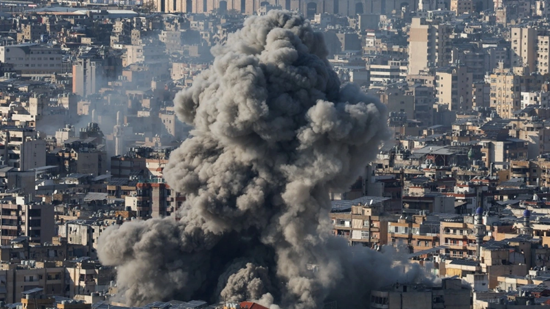 Trong khi đó, các binh sĩ ủng hộ Assad đang chiến đấu với lực lượng người Kurd đã chiếm các vị trí của chính phủ ở miền đông Syria gần các thành phố Raqqa và Deir Ez-Zour, theo Tổ chức Giám sát Nhân quyền Syria ngày 6/12. Ảnh: Reuters.