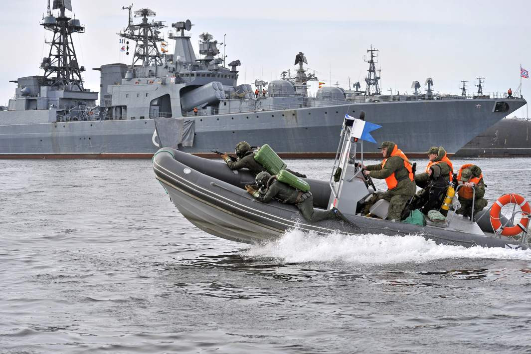 Nổi bật trong các cuộc chiến là cuộc đối đầu tại đảo Zmiinyi (đảo Rắn), nơi đã trở thành vùng “xám” đầy tranh chấp. Hạm đội Biển Đen cũng tiến hành phong tỏa biển, kiểm soát các tàu thuyền trung lập, góp phần ngăn chặn hoạt động của Quân đội Ukraine.