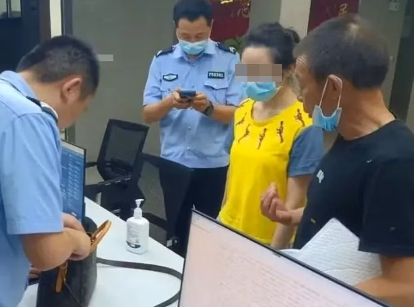 Chẳng bao lâu sau, cảnh sát tìm thấy một bộ móng tay giả tại hiện trường và xác định hung thủ là Chu Tinh Nguyệt. Cô bị bắt giữ và thừa nhận tội ác. Cuối cùng, cô bị kết án tù chung thân và phải bồi thường 500 nghìn tệ (khoảng 1,7 tỷ đồng) cho gia đình nạn nhân.