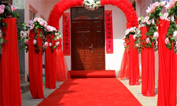 Vào ngày cưới của Tôn Dương và cô dâu Chu Tinh Nguyệt, người Sơn Đông, Trung Quốc, nhà họ Tôn chật kín khách mời, ai nấy đều chân thành chúc phúc cho cặp đôi mới cưới. Không ai ngờ buổi tối hôm ấy, đêm tân hôn động phòng, lẽ ra là sự khởi đầu của một cuộc sống mới lại trở thành bi kịch. (Ảnh: Sohu, Toutiao)