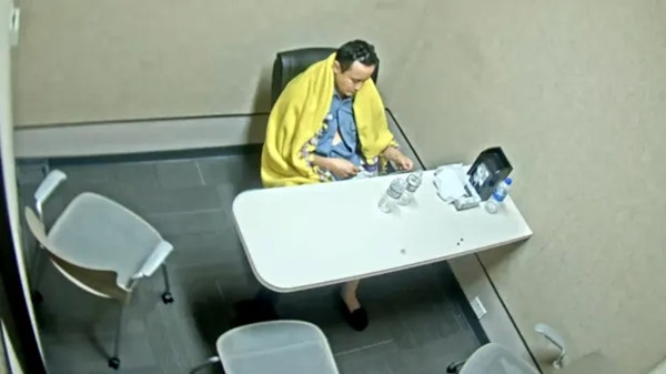  Sự thật được phơi bày Không lâu sau, sự thật bất ngờ được tiết lộ, cha của Thomas Perez vẫn còn sống. Hóa ra, ông cụ đã quyết định đột ngột rời nhà để thăm bạn bè ở Los Angeles và sau đó bay đến Oakland thăm con gái. Chị gái của Thomas Perez đã gọi điện báo cảnh sát về việc cha mình vẫn an toàn.