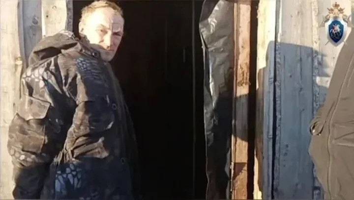 Các chuyên gia pháp y phát hiện những dấu hiệu cho thấy cô gái đã bị đánh đập dữ dội trước khi chết. Những vết bầm tím, những thương tích không tương thích với vết cắn của lợn đã đặt ra nghi vấn về một nguyên nhân gây chết người khác.