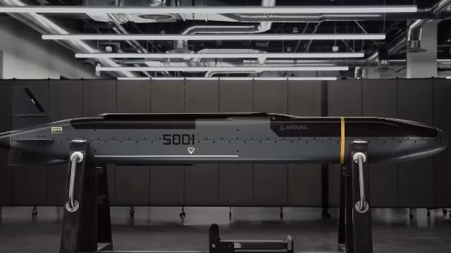 M-500 Barracuda, với tầm bắn lên tới 500 hải lý và khả năng mang theo khối lượng chất nổ lên đến 100 pound, được ví như phiên bản nâng cấp mạnh mẽ của AGM-114 Hellfire. Không chỉ gọn nhẹ và linh hoạt, Barracuda còn được trang bị công nghệ tự động hóa tiên tiến và khả năng mô-đun hóa, giúp thích nghi nhanh chóng với các nhiệm vụ chiến đấu đa dạng.