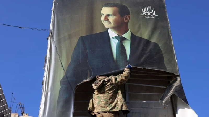 “Khi mọi người hỏi, 'Bashar al-Assad sẽ đi đâu?', cuối cùng thì điều này thực sự chỉ là một chi tiết nhỏ trong lịch sử tôi không nghĩ rằng điều này quan trọng. Như tôi đã nói, cuối cùng đây chỉ là một chi tiết nhỏ so với những sự kiện lớn hơn”, vị quan chức UAE nói thêm khi được các nhà báo chất vấn về vấn đề này. Ảnh: Getty Images.