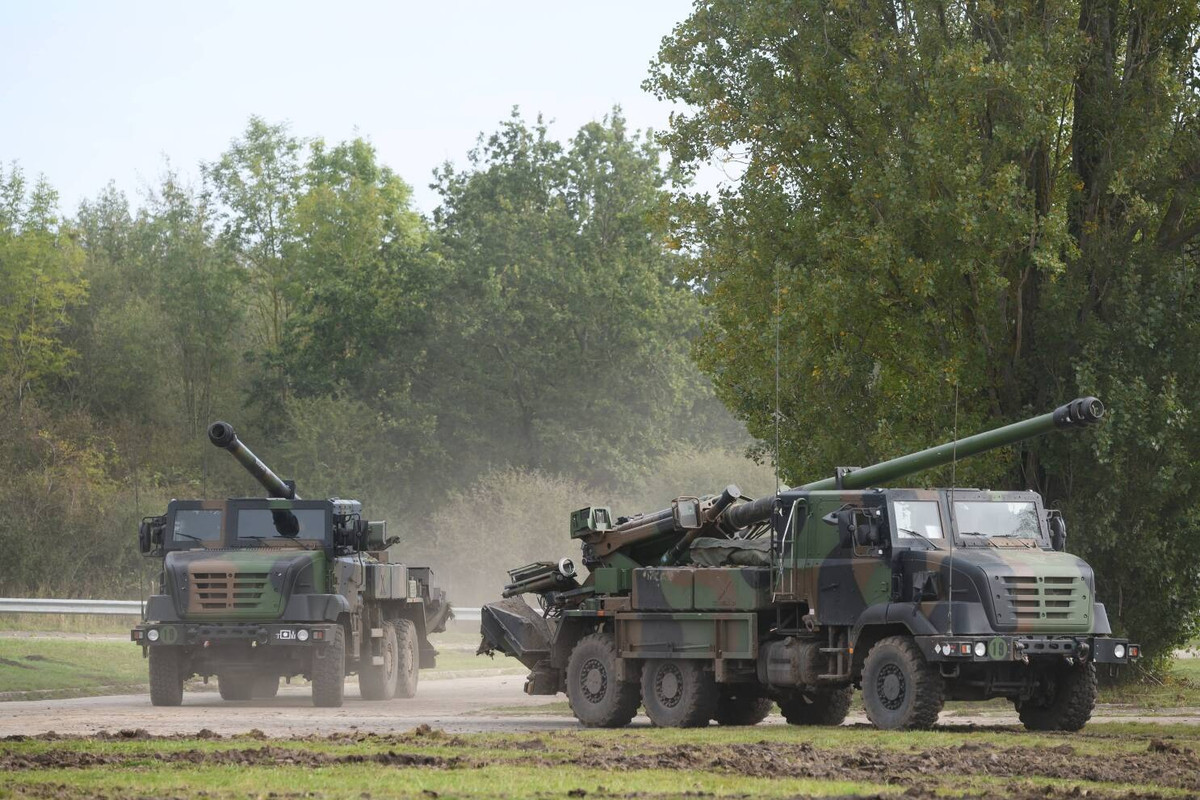 Kể từ khi được triển khai tại Ukraine, Caesar đã trở thành nền tảng cho chiến lược pháo binh của quốc gia để đối phó với Quân đội Nga. Các nhà điều hành Ukraine rất ưa thích sử dụng khẩu pháo tự hành này, bởi nó cho phép họ tấn công các vị trí của đối phương và di chuyển nhanh chóng để tránh bị trả đũa.