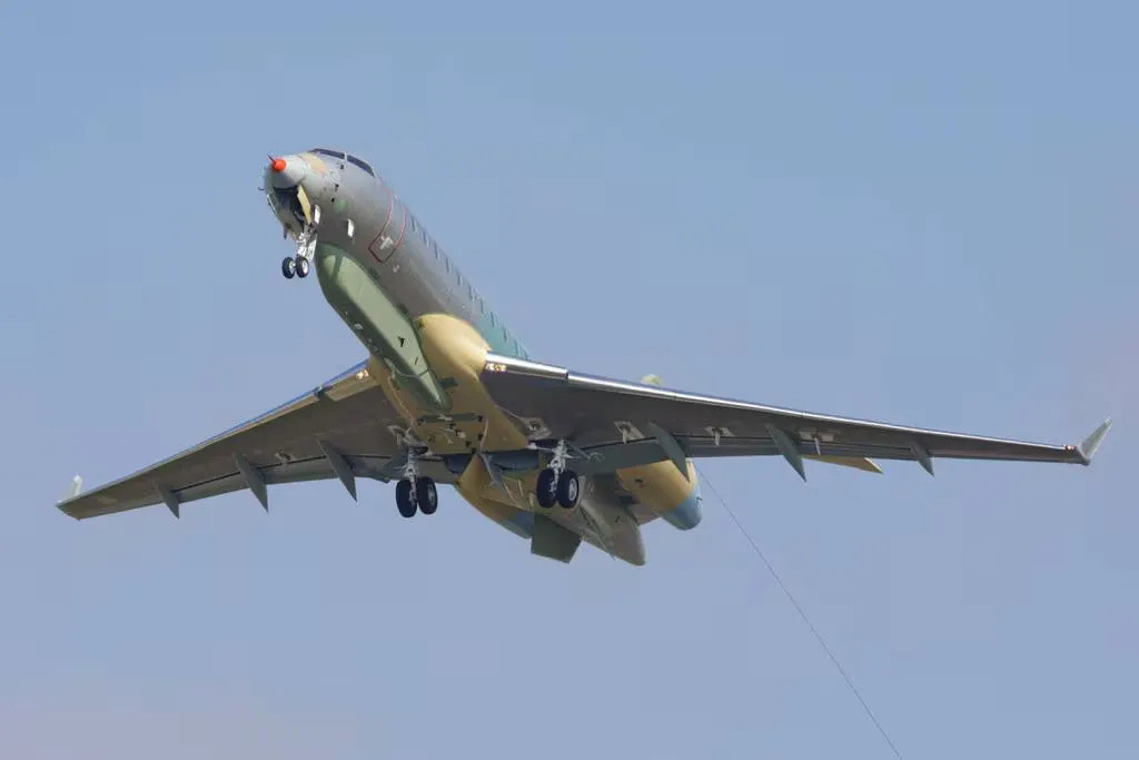 Với khả năng hoạt động ở độ cao lớn và phạm vi giám sát rộng, ATHENA có thể thực hiện các nhiệm vụ giám sát liên tục trong thời gian dài, hỗ trợ hiệu quả cho các chiến dịch đòi hỏi quan sát liên tục. Mục tiêu chính của chương trình ATHENA là thay thế các máy bay ISR cánh quạt cũ bằng nền tảng phản lực nhanh hơn, hiệu quả hơn và có khả năng triển khai trên toàn cầu trong vòng 24 giờ.