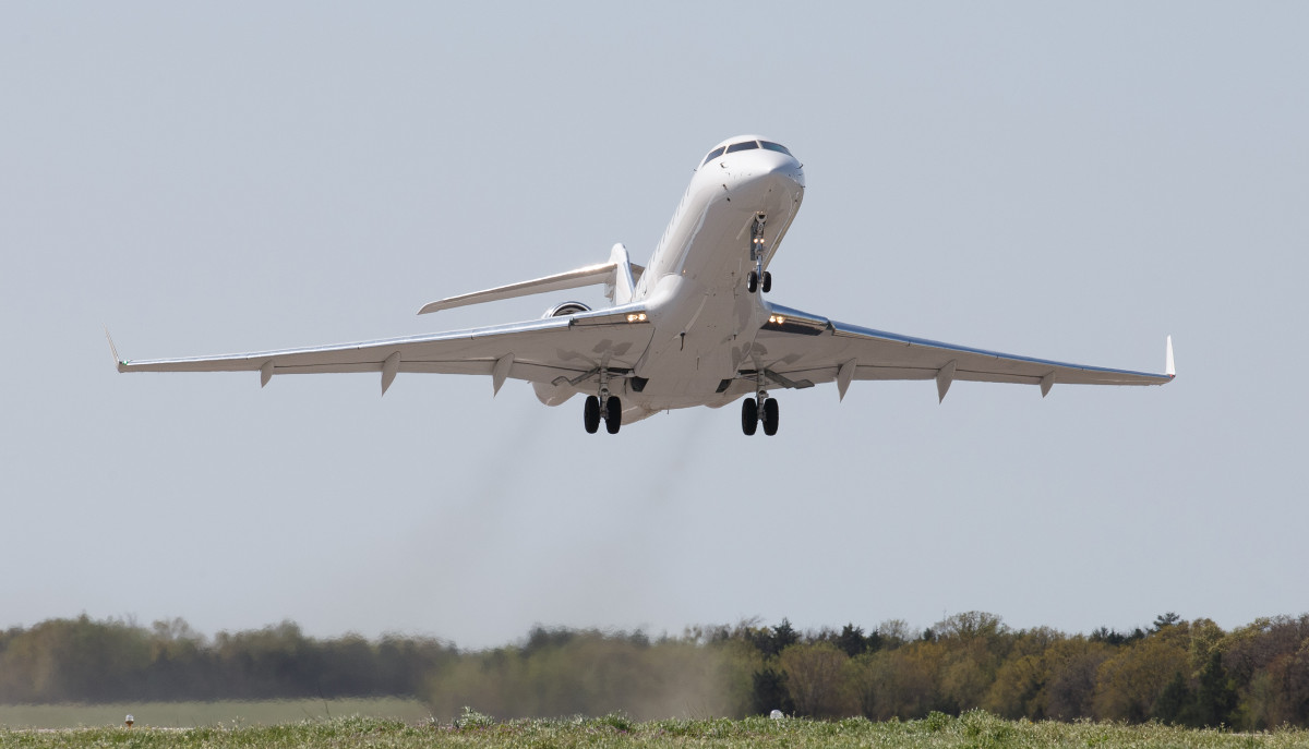 Năm nay, ATHENA đã đạt được nhiều tiến bộ quan trọng với các hợp đồng được trao cho các công ty quốc phòng như MAG Aerospace, L3Harris và Sierra Nevada Corporation. Mỗi đơn vị đang phát triển các phiên bản ATHENA chuyên biệt, từ các nền tảng vận hành đến các biến thể phục vụ nghiên cứu, nhằm tối ưu hóa khả năng cảm biến và thích ứng với nhiều nhiệm vụ.