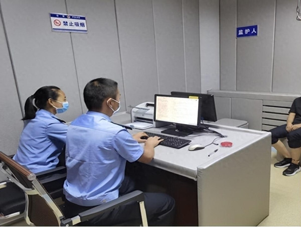 Trước những câu hỏi của cảnh sát, Trương Lập Tân ngay lập tức giải thích hành vi của mình. Anh ta cho rằng việc rút tiền không phải vì lý do đen tối nào cả mà là do người thân trong gia đình cần gấp tiền để mua nhà nên anh ta phải giúp đỡ. Điều bất ngờ hơn nữa là Trương Lập Tân thẳng thắn thừa nhận rằng mối quan hệ của anh ta và vợ rất tốt, anh ta luôn biết ơn vợ vì đã "bán thân" để cải thiện kinh tế gia đình. Lời thú nhận này khiến cảnh sát bị sốc nhưng cũng buộc họ phải xem xét lại toàn bộ vụ án.