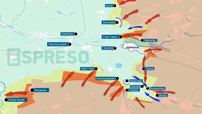 Ngoài ra, lực lượng Nga tiến công từ hướng đông nam đã mở rộng chiến tuyến đến làng Dalne, ngang bằng với khu vực trung tâm thành phố Kurakhove. Hiện tại, quân Nga có khả năng tiến hành tấn công trực tiếp vào trung tâm thành phố hoặc bao vây dọc theo con đường ngoại vi ở phía nam của thành phố. Ảnh: Espreso.tv.
