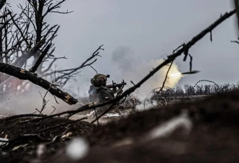 Trong khi đó, Quân đội Nga đang tìm kiếm sự đột phá từ phía nam và trong vài ngày qua đã lần lượt chiếm được hai làng Blahodatne và Makarivka. Hiện tại, họ đang tiến về phía làng thứ ba, Storozheve,. Với tốc độ tiến quân hiện tại, quân Nga sẽ sớm đẩy mạnh tấn công từ phía nam vào Velyka Novosilka. Ảnh: nv.ua.