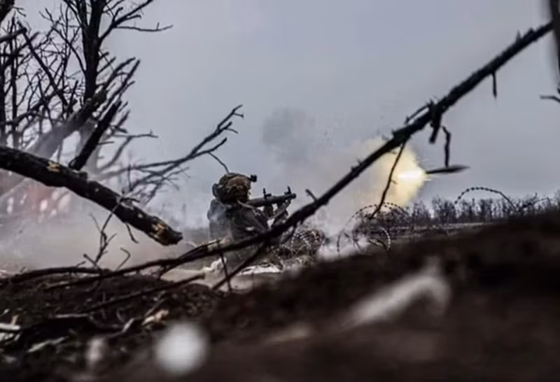 Trong khi đó, Quân đội Nga đang tìm kiếm sự đột phá từ phía nam và trong vài ngày qua đã lần lượt chiếm được hai làng Blahodatne và Makarivka. Hiện tại, họ đang tiến về phía làng thứ ba, Storozheve,. Với tốc độ tiến quân hiện tại, quân Nga sẽ sớm đẩy mạnh tấn công từ phía nam vào Velyka Novosilka. Ảnh: nv.ua.