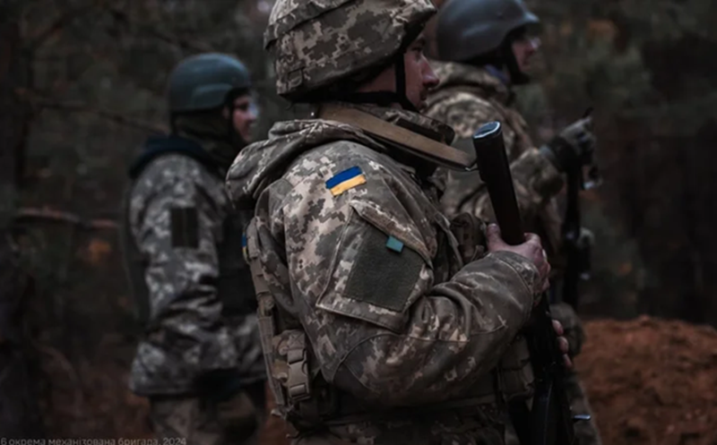 Thực tế, đã có một số binh sĩ Ukraine bắt đầu bỏ trốn. Vài ngày trước, tình trạng đào ngũ trong Quân đội Ukraine ngày càng lan rộng, với tổng số lính đào ngũ trên toàn chiến trường có thể đã lên đến 200.000 người. Ảnh: Bộ Quốc phòng Ukraine.