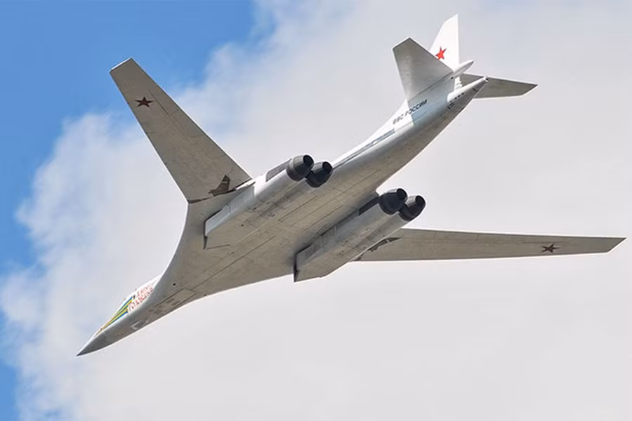 Kế hoạch gửi Tu-160 đến Nam Phi theo nhận xét là dịp để Nga phô trương sức mạnh quân sự và củng cố các mục tiêu chiến lược của Moskva ở châu Phi, cũng như tăng cường quan hệ quốc phòng với Pretoria.