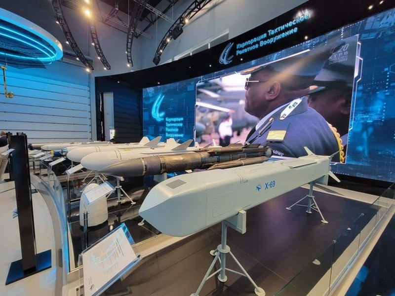 Những xác nhận đầu tiên về cuộc tấn công của tên lửa Kh-69 với đầu đạn nổ mạnh xuyên thấu được công bố vào tháng 2/2024. Không quân Nga cũng đã sử dụng tên lửa hành trình Kh-69 mới nhất để tấn công Trypil TPP vào tháng 4 năm nay.