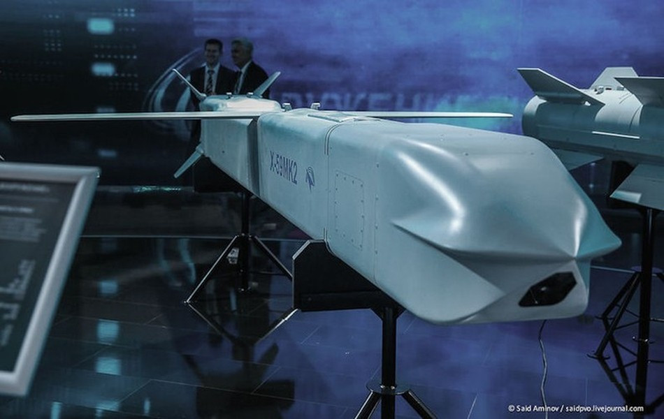 Tên lửa này có thể được phóng từ hệ thống treo bên ngoài của tiêm kích Su-30, Su-34 và Su-35S, cũng như nhờ có tiết diện hình vuông, nó phù hợp khoang vũ khí bên trong của chiến đấu cơ Su-57 thế hệ mới nhất.