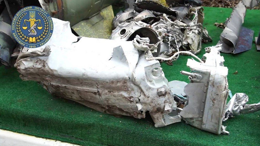 "Một tên lửa hành trình Kh-69 mang đầu đạn chùm đã bị bắn hạ tối nay", trang Telegram "Đại tá GSh" nổi tiếng vì các bài bình luận quân sự của Ukraine cho biết. Bên cạnh đó theo ghi nhận, tên lửa Nga có phần đầu đạn như vậy lần đầu tiên được phát hiện ở Ukraine.