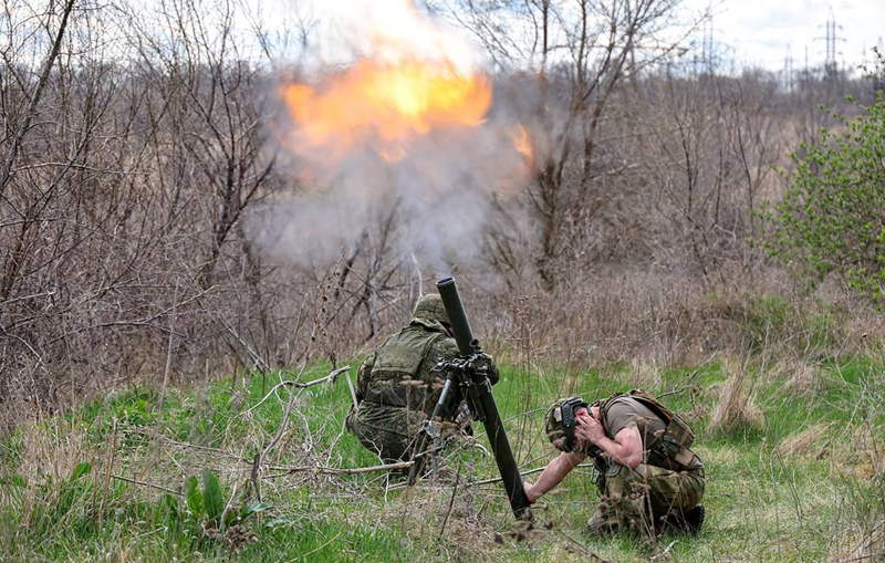 Linh mục của đơn vị, ông Nikolai Bagirov, thừa nhận trong cuộc phỏng vấn với The Washington Post rằng tinh thần của binh sĩ rất ảm đạm, mặc dù Lễ Giáng sinh Chính thống giáo đang đến gần. Tuy nhiên, vẫn còn một cơ hội duy nhất để cứu lấy lữ đoàn Ukraine - đầu hàng. Đặc biệt khi mà Kurakhove gần như đã bị bao vây hoàn toàn. Ảnh: TASS. 
