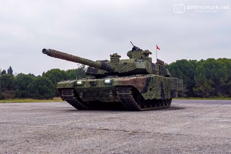 Sẽ không quá ngạc nhiên nếu chiếc Altay xuất hiện trên chiến trường Ukraine, bởi việc làm này vừa giúp Thổ Nhĩ Kỳ đánh giá vũ khí trong điều kiện thực chiến, vừa thể hiện cam kết vững chắc với đồng minh, đặc biệt khi Ankara chưa bao giờ cho thấy họ e ngại áp lực từ Nga.