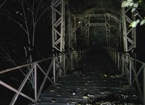 Truyền thuyết thậm chí còn kể lại rằng, bất kỳ ai mạo hiểm đến quá gần vực sâu vào ban đêm sẽ bị những linh hồn này lôi kéo xuống vực, không bao giờ có thể trở lại.