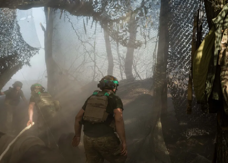 Chính vì vậy, nếu mất ngôi làng này, Quân đội Ukraine sẽ phải đối mặt với hậu quả thảm khốc, buộc họ phải dốc toàn lực để phòng thủ. Đối với quân Nga, việc chiếm Martynovka còn khó khăn hơn cả Malaya Loknya, bởi sự hiện diện của tuyến cao tốc H-7 giúp Quân đội Ukraine dễ dàng triển khai lực lượng chi viện. Ảnh: Anadolu.