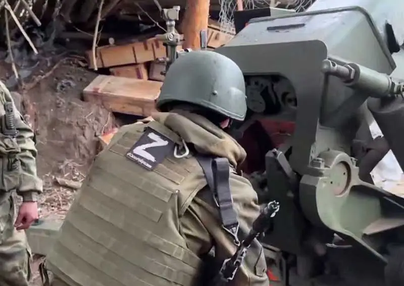 Quân đội Nga cũng đồng thời tấn công vào làng Volkovo và mở rộng khu vực kiểm soát tại làng Pishchane. Họ còn tiến thêm vài km theo một con đường đất giữa hai ngôi làng này theo hướng tây bắc, tạo ra mối đe dọa trực tiếp đối với hậu phương của hai làng. Ảnh: Topwar.