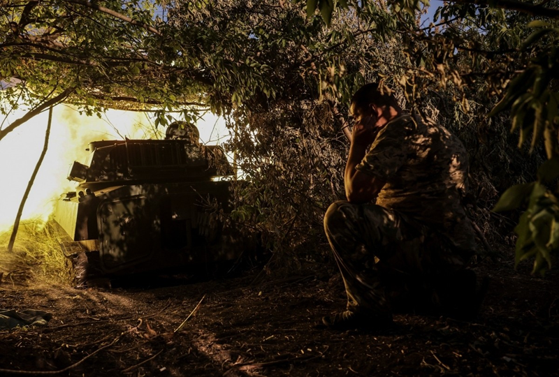 Quân đội Nga có tiến triển lớn nhất ở hướng thứ hai. Tại đây, quân Nga đã lợi dụng việc Quân đội Ukraine tập trung lực lượng vào phòng tuyến từ Volkovo đến Lisivka và tiếp tục tăng cường tấn công vào các làng Novovasilivka và Solone. Cuộc tấn công này lần này đã mở rộng ra phía nam, đến làng Novolitsevka. Ảnh: Reuters.