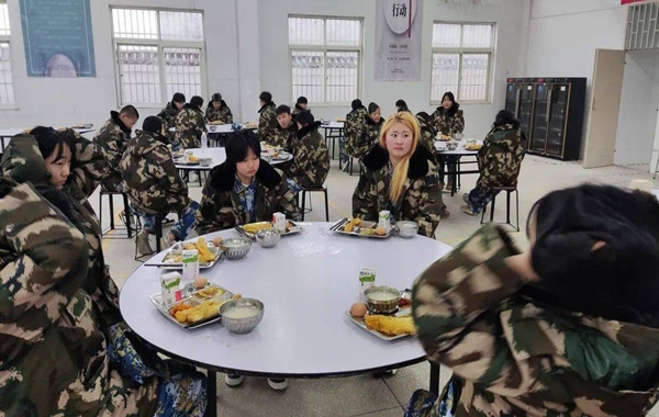 Hiện nay, công ty trách nhiệm hữu hạn dịch vụ mở rộng Kha Trinh đã bị ra lệnh đóng cửa. Theo thông báo của chính quyền huyện Trung Mâu, các huấn luyện viên đã đánh đập Tiểu Lâm và những người chịu trách nhiệm khác chỉ bị áp dụng các biện pháp cưỡng chế, vẫn đang trong giai đoạn điều tra thu thập chứng cứ.