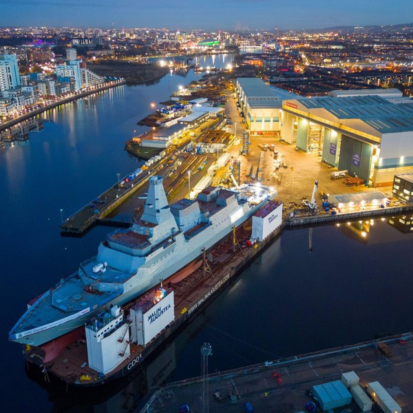 Khinh hạm Type 26 có lượng giãn nước đầy tải 8.000 tấn, với chiều dài 149 mét, chiều rộng 20,8 mét và tốc độ lên tới 26 hải lý/h, thủy thủ đoàn bao gồm 118 người. Với kích thước và trang bị như trên, đây thực chất là một khu trục hạm.